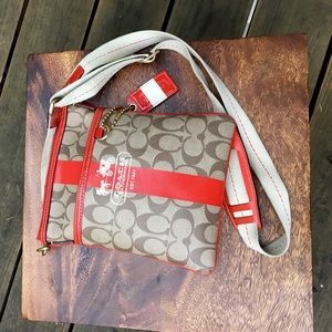 Сoach Messenger Crossbody in signature canvas